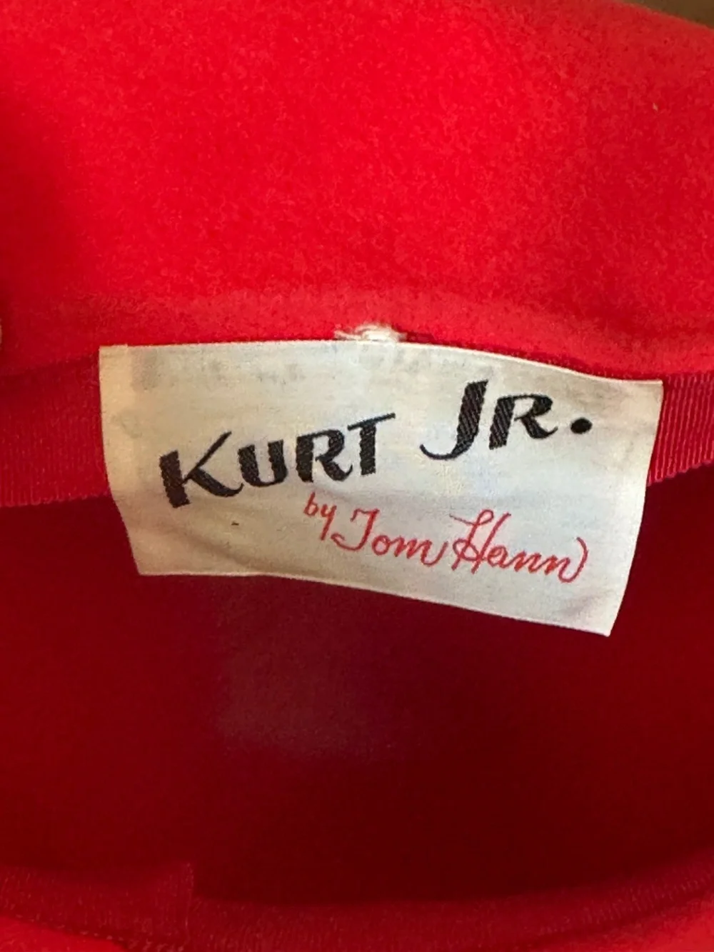 COLLECTIBLE 1960s' CORAL FELT 